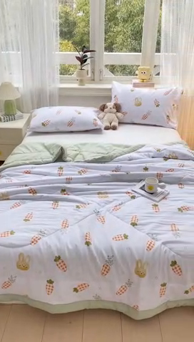 91家纺网 家纺一手货源 找家纺 穆琪 2025年新款小清新手包边夏凉被水洗棉印花夏被 奇趣萌宠