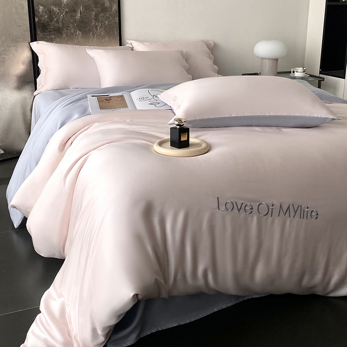 91家纺网 家纺一手货源 找家纺 优悦 2025新款冰丝印花刺绣双拼四件套-漫心 冰莓粉