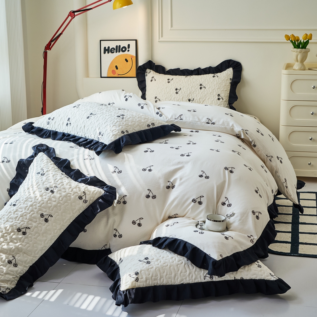 91家纺网 家纺一手货源 找家纺 蝶帕家纺 2025新款法式赫本风韩版花边水洗棉床盖四件套 美味樱桃