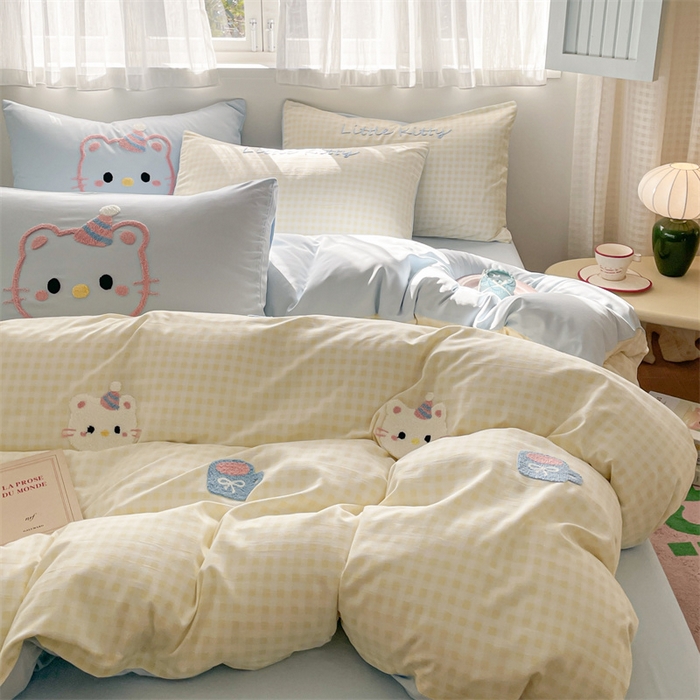 91家纺网 家纺一手货源 找家纺 星座家纺 2025新款水洗棉毛巾绣四件套 笑脸KT 浅黄