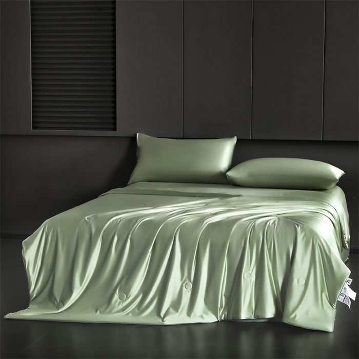 91家纺网 家纺一手货源 找家纺 雯豆家纺 2025夏季新品锦纶+氨纶高档冰丝凉感夏被空调被7A抗菌薄被芯 冰芙绸夏被-橄榄绿