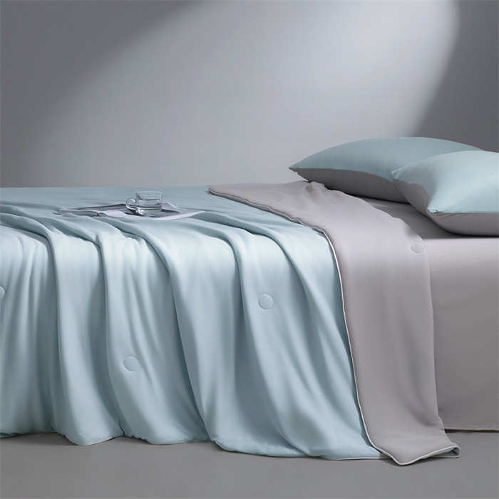 91家纺网 家纺一手货源 找家纺 雯豆家纺 2025夏季新品7A抗菌100%锦纶冰丝凉感夏凉被纯色拼色高档薄被空调被 小冰皮-繁星蓝+轻奢灰