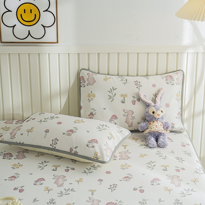 91家纺网 家纺一手货源 找家纺 卢赛尔 2025新款凉感丝提花凉席床笠款 蘑菇兔