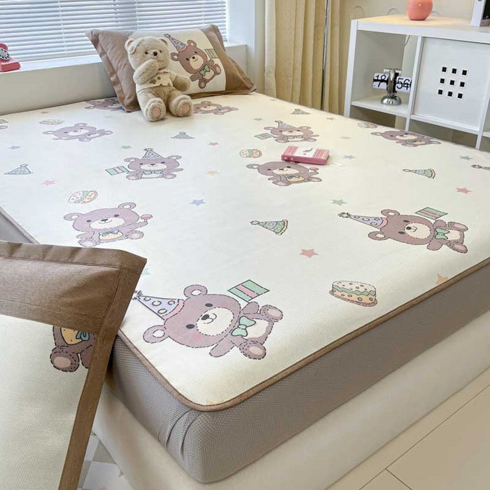 91家纺网 家纺一手货源 找家纺 鑫琪莱家纺 2025新款数码印花加密冰藤凉席三件套 床笠款-生日派对