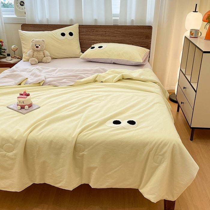 91家纺网 家纺一手货源 找家纺 桃心家居 2025新款云柔水洗棉毛巾绣大豆单夏被夏被四件套 水洗棉-大眼睛夏被奶油葡萄