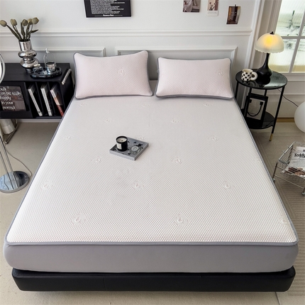 91家纺网 家纺一手货源 找家纺 （总）卡初家居（原微来） 2025新款A类抗菌凉豆豆床笠床裙款凉席--小熊系列