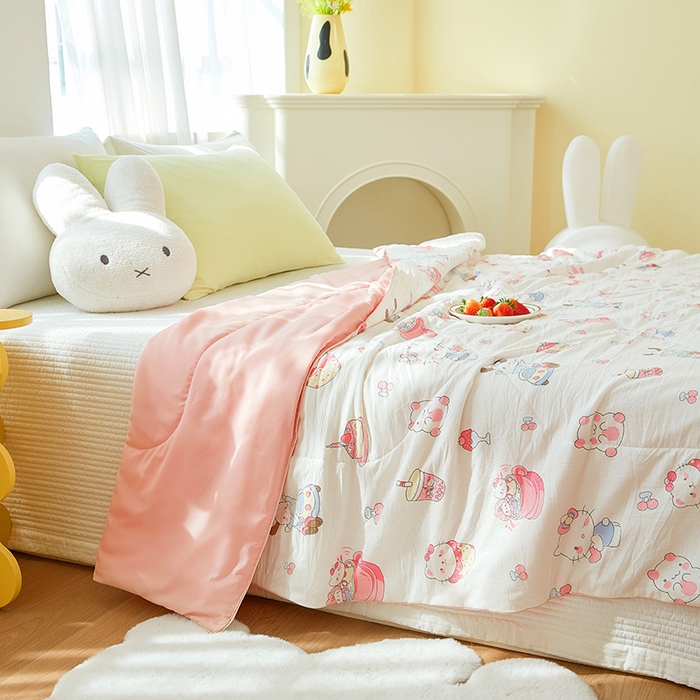 91家纺网 家纺一手货源 找家纺 梦恬佳 2025新款A类水洗皱皱棉夏凉被 粉色奶猫