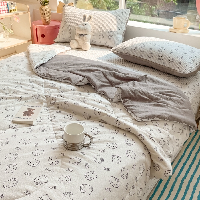 91家纺网 家纺一手货源 找家纺 老帅的工厂店2025新款a类云感双层纱7a抗菌夏被四件套 猫咪