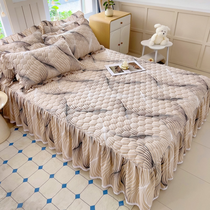 91家纺网 家纺一手货源 找家纺 2025新款全棉夹棉床裙 青春告白