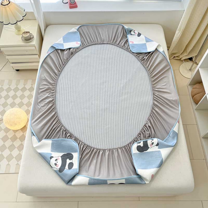 91家纺网 家纺一手货源 找家纺 鑫琪莱家纺 2025新款数码印花加密冰藤凉席三件套 床笠款-棋趣熊猫