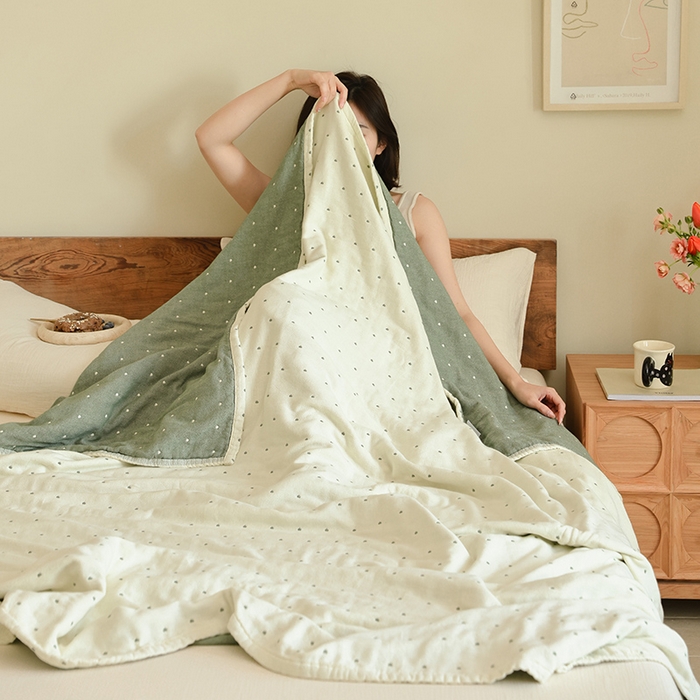 91家纺网 家纺一手货源 找家纺 雯雨2025新款A类全棉四层爱心刺绣纱布毛巾被 爱心白+绿色