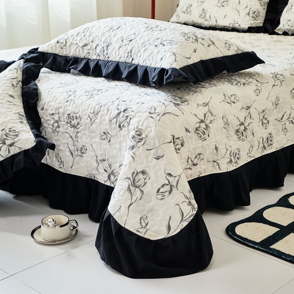 91家纺网 家纺一手货源 找家纺 蝶帕家纺 2025新款法式赫本风韩版花边水洗棉床盖四件套 水墨玫瑰