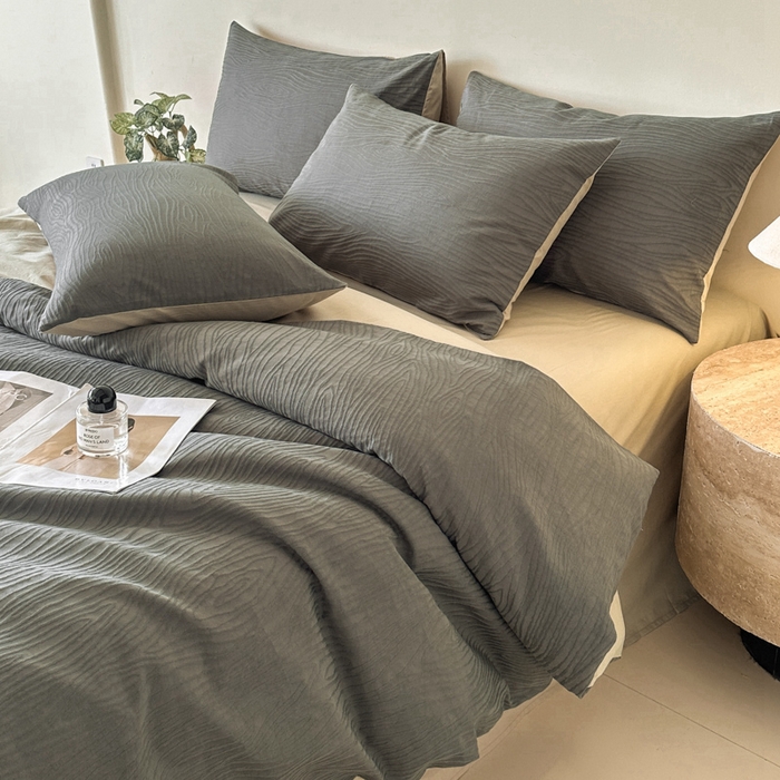 91家纺网 家纺一手货源 找家纺 欣晴家纺 2025新款亲肤水洗棉简约大提花四件套 浅灰+米驼