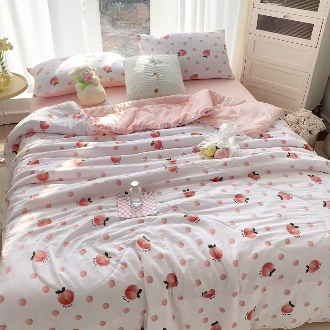 91家纺网 家纺一手货源 找家纺 穆琪 2025新款小花边印花夏被小清新夏凉被 氧气桃桃