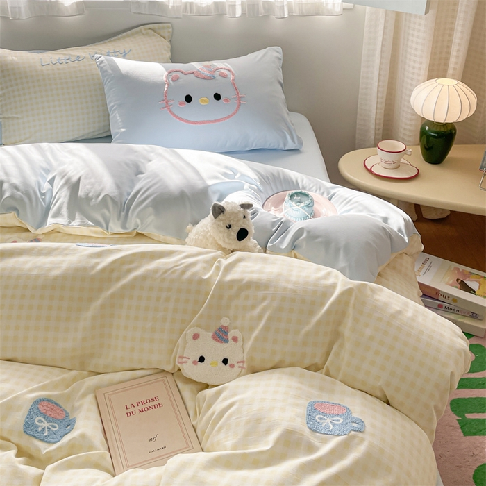 91家纺网 家纺一手货源 找家纺 星座家纺 2025新款水洗棉毛巾绣四件套 笑脸KT 浅黄