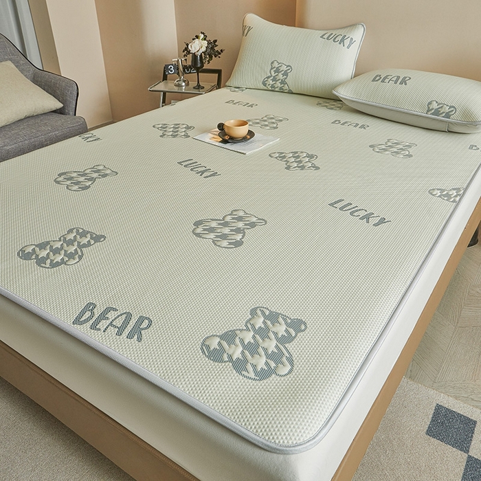 91家纺网 家纺一手货源 找家纺 柔品2025新款PE中分子凉感提花凉席系列 卡迪熊 奶绿-床席款