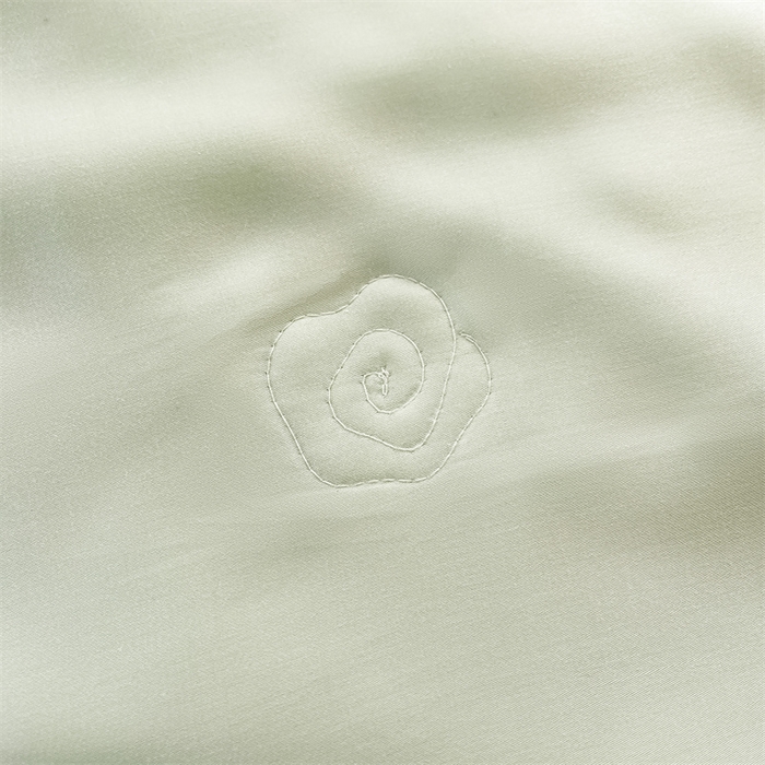 91家纺网 家纺一手货源 找家纺 雯豆家纺 2025夏季新品天丝蕾丝花边款夏被四件套夏天凉感薄被空调被 米娅-山茶绿