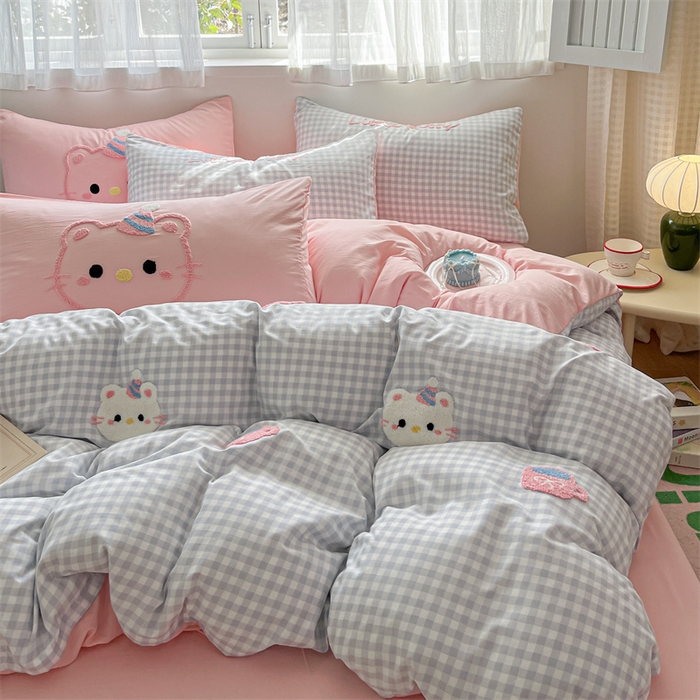 91家纺网 家纺一手货源 找家纺 星座家纺 2025新款水洗棉毛巾绣四件套 笑脸KT 蓝粉