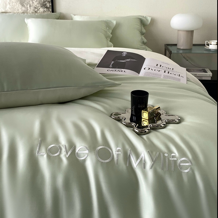 91家纺网 家纺一手货源 找家纺 优悦 2025新款冰丝印花刺绣双拼四件套-漫心 田园绿