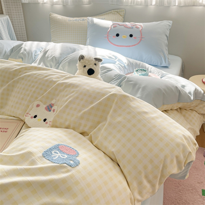 91家纺网 家纺一手货源 找家纺 星座家纺 2025新款水洗棉毛巾绣四件套 笑脸KT 浅黄