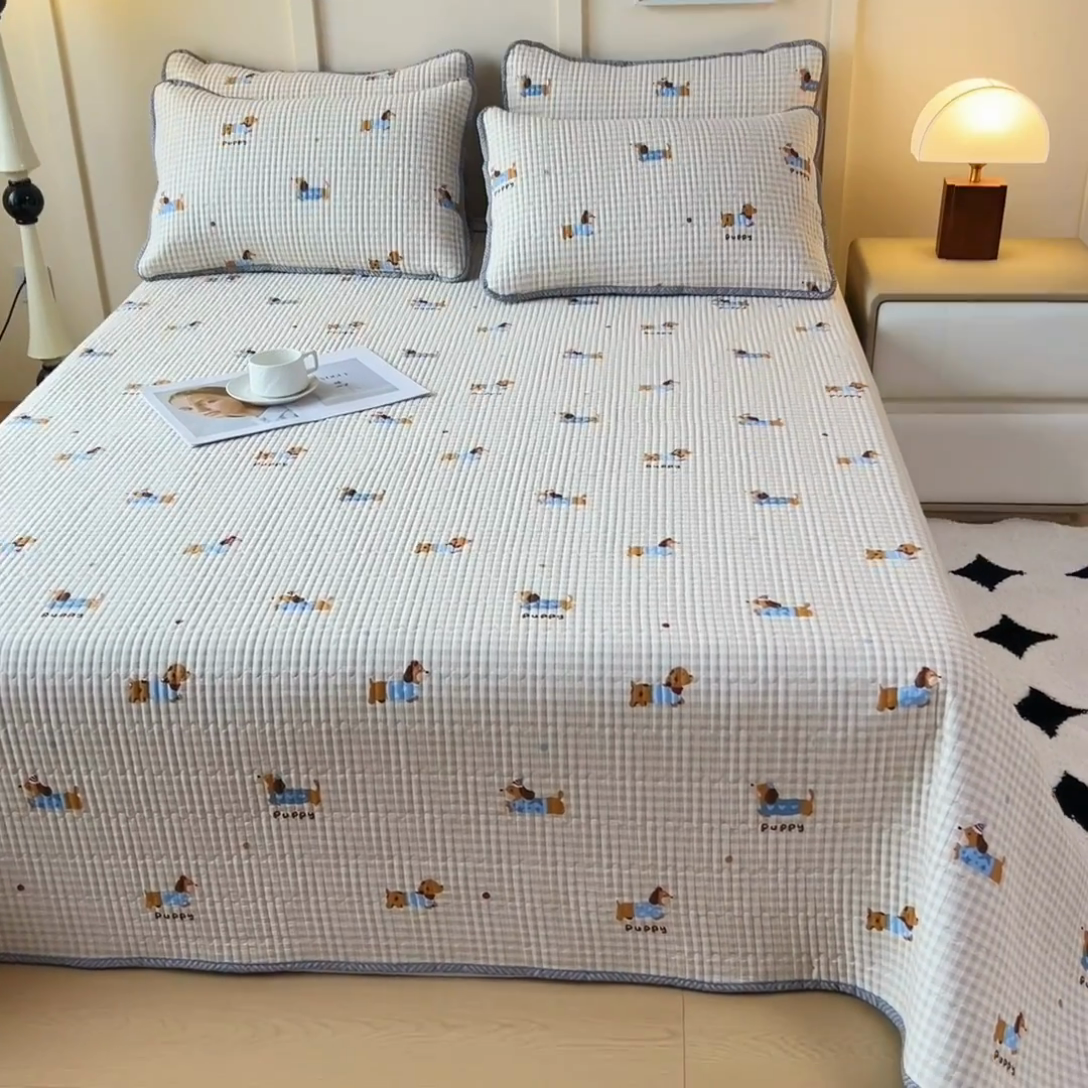 91家纺网 家纺一手货源 找家纺 情煊家纺 2025新款双面全棉夹棉床盖三件套 俏皮狗