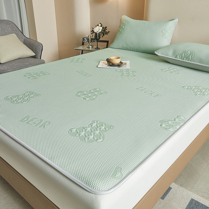 91家纺网 家纺一手货源 找家纺 柔品2025新款PE中分子凉感提花凉席系列 卡迪熊 绿-床席款