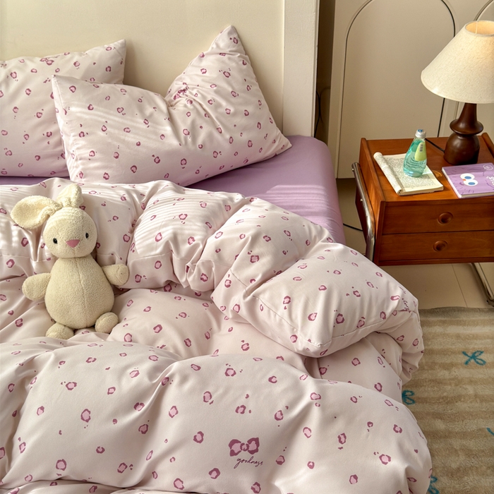 91家纺网 家纺一手货源 找家纺 冕悠家纺 2025新款热款A类高克重针织双层纱四件套系列 （提供买家秀） 豹纹紫