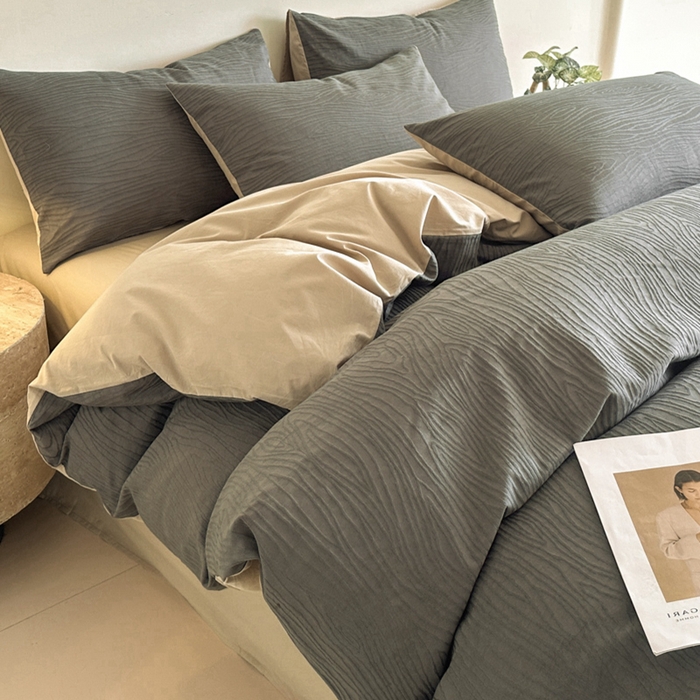 91家纺网 家纺一手货源 找家纺 欣晴家纺 2025新款亲肤水洗棉简约大提花四件套 浅灰+米驼