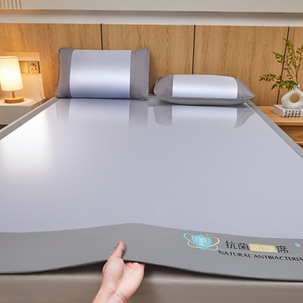 91家纺网 家纺一手货源 找家纺 （总）航途席业 2025新款冰藤席凉席三件套包边抗菌刺绣款冰藤凉席