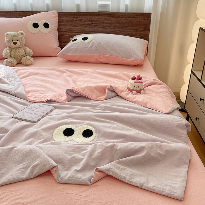 91家纺网 家纺一手货源 找家纺 桃心家居 2025新款云柔水洗棉毛巾绣大豆单夏被夏被四件套 水洗棉-大眼睛夏被葡萄粉桃