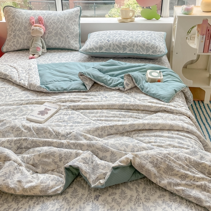 91家纺网 家纺一手货源 找家纺 老帅的工厂店2025新款a类云感双层纱7a抗菌夏被四件套 莫尼绿