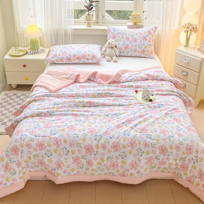 91家纺网 家纺一手货源 找家纺 穆琪 2025年新款小清新手包边夏凉被水洗棉印花夏被 左岸花开