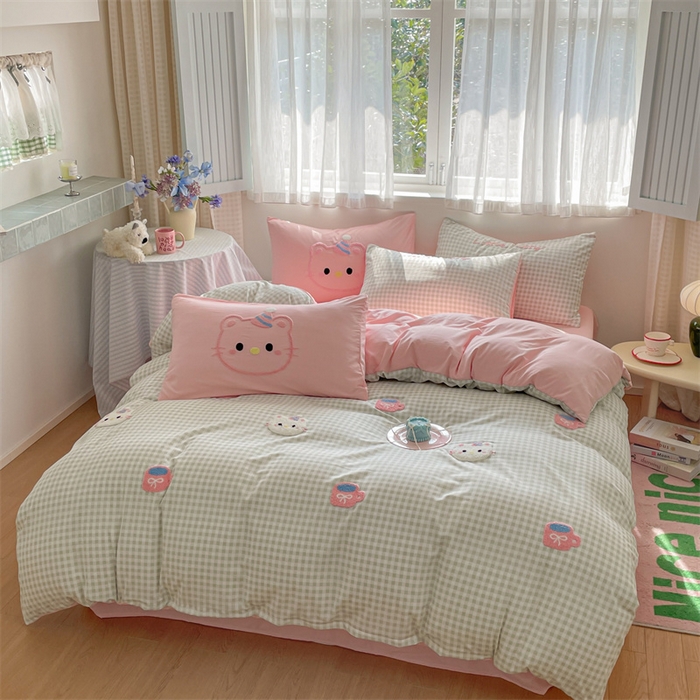 91家纺网 家纺一手货源 找家纺 星座家纺 2025新款水洗棉毛巾绣四件套 笑脸KT 绿粉