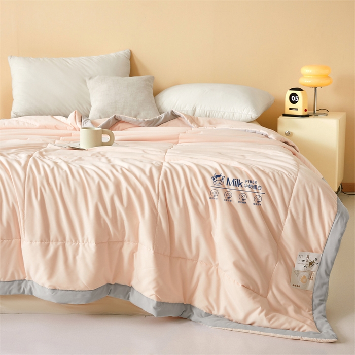 91家纺网 家纺一手货源 找家纺 猎鹿人家纺 2025新款牛奶蛋白夏被 冰雾粉