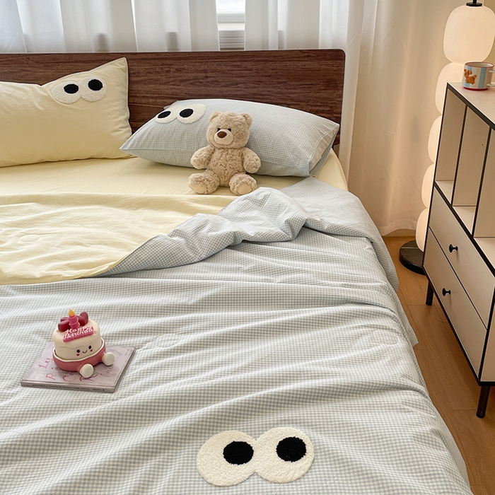 91家纺网 家纺一手货源 找家纺 桃心家居 2025新款云柔水洗棉毛巾绣大豆单夏被夏被四件套 水洗棉-大眼睛夏被小蓝格奶黄