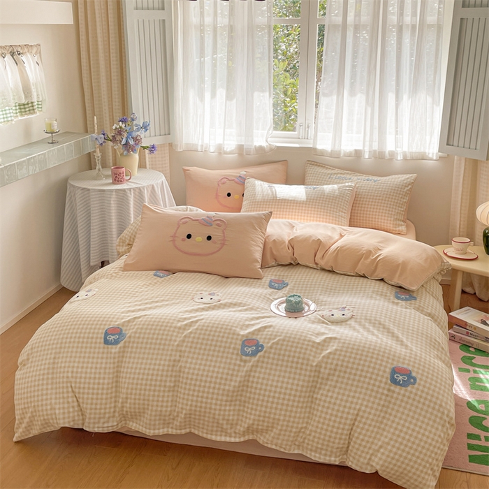 91家纺网 家纺一手货源 找家纺 星座家纺 2025新款水洗棉毛巾绣四件套 笑脸KT 杏格