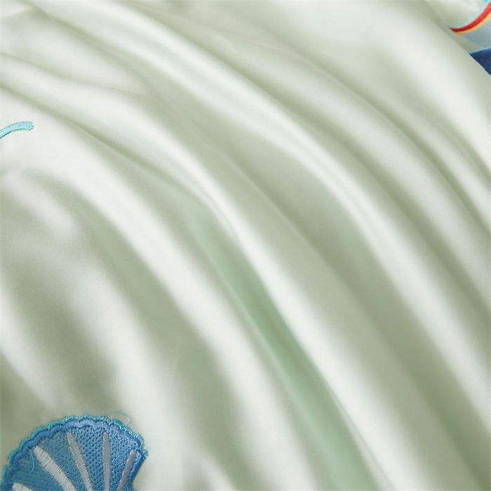 91家纺网 家纺一手货源 找家纺 雯豆家纺 2025夏季新品7A抗菌莱赛尔兰精天丝绣花刺绣夏被空调被四件套凉感被芯 帆船系列-薄荷绿