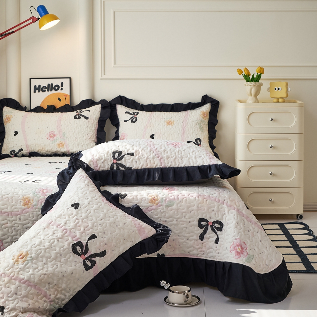 91家纺网 家纺一手货源 找家纺 蝶帕家纺 2025新款法式赫本风韩版花边水洗棉床盖四件套 公主梦境粉