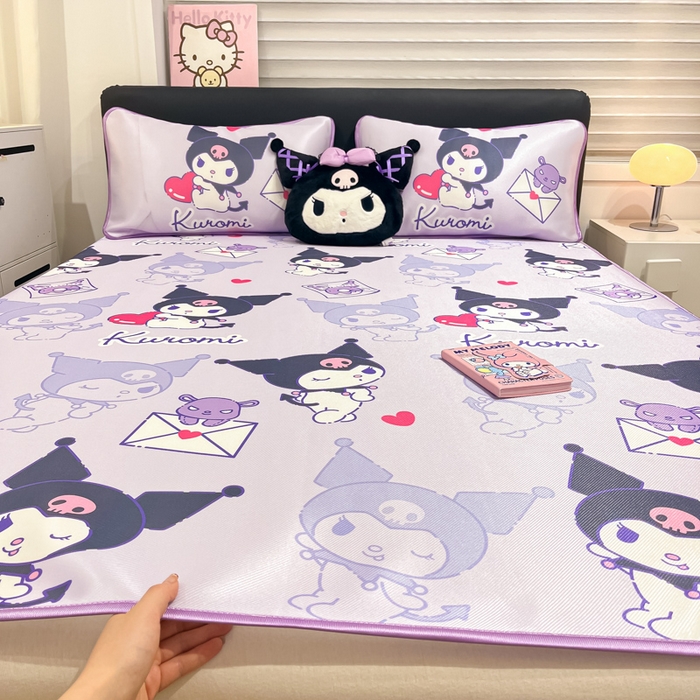 91家纺网 家纺一手货源 找家纺 暮思家居 2025新款三丽鸥正版授权数码印花A类可机洗1200D冰丝凉席三件套平铺款系列 平铺款-巴库库洛米