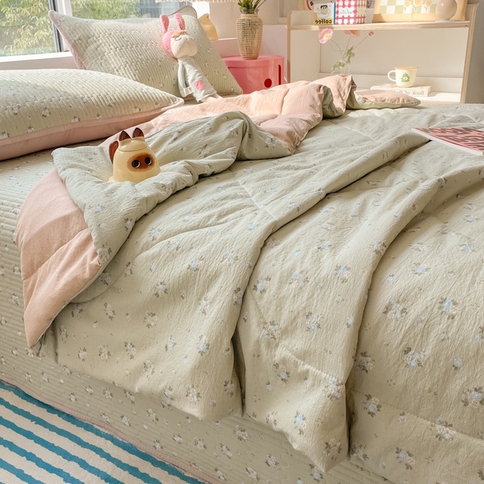 91家纺网 家纺一手货源 找家纺 老帅的工厂店2025新款a类云感双层纱7a抗菌夏被四件套 茶野