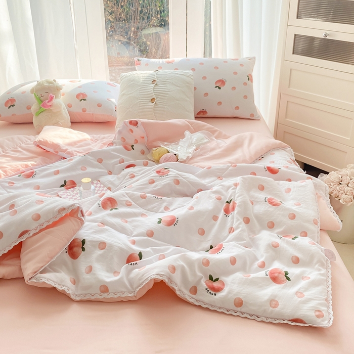 91家纺网 家纺一手货源 找家纺 穆琪 2025新款小花边印花夏被小清新夏凉被 氧气桃桃