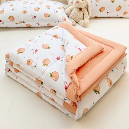 91家纺网 家纺一手货源 找家纺 穆琪 2025年新款小清新手包边夏凉被水洗棉印花夏被 甜蜜邂逅