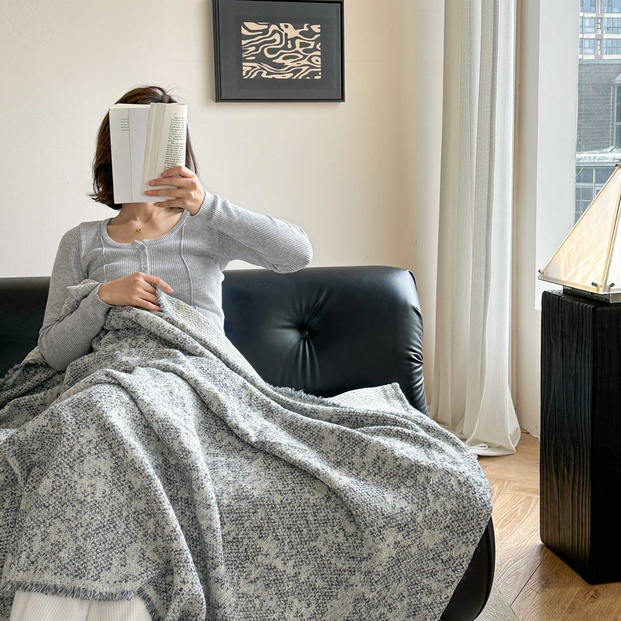 91家纺网 家纺一手货源 找家纺 金丝鸟家纺 2025春夏新款高端羊毛混纺盖毯毯子盖毯多功能盖毯飞机毯 利文浅灰