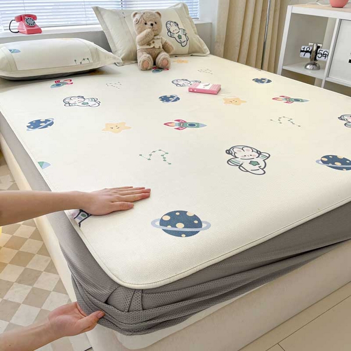 91家纺网 家纺一手货源 找家纺 鑫琪莱家纺 2025新款数码印花加密冰藤凉席三件套 床笠款-漫步星空