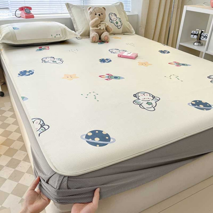 91家纺网 家纺一手货源 找家纺 鑫琪莱家纺 2025新款数码印花加密冰藤凉席三件套 床笠款-漫步星空