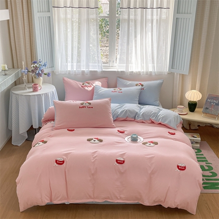 星座家纺 2025新款水洗棉毛巾绣四件套 红帽小狗 粉蓝