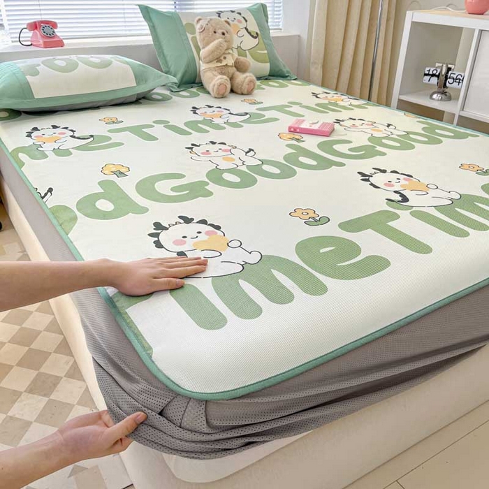 91家纺网 家纺一手货源 找家纺 鑫琪莱家纺 2025新款数码印花加密冰藤凉席三件套 床笠款-乐时恐龙