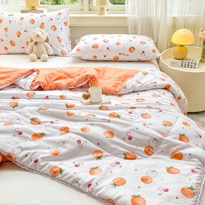 91家纺网 家纺一手货源 找家纺 穆琪 2025新款小花边印花夏被小清新夏凉被 甜蜜邂逅-小花边