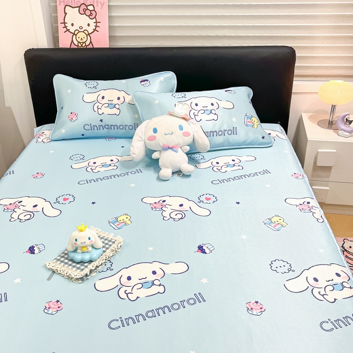 91家纺网 家纺一手货源 找家纺 暮思家居 2025新款三丽鸥正版授权数码印花A类可机洗1200D冰丝凉席三件套平铺款系列 平铺款-甜品玉桂狗