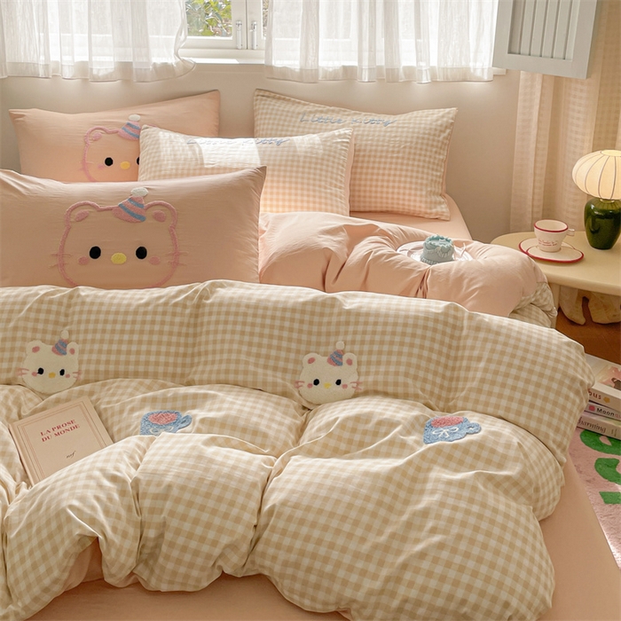 91家纺网 家纺一手货源 找家纺 星座家纺 2025新款水洗棉毛巾绣四件套 笑脸KT 杏格